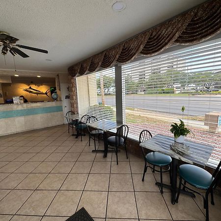Hole Inn The Wall Hotel - Fort Walton Beach - Sunset Plaza - Nearby Beaches & Hurlburt Экстерьер фото