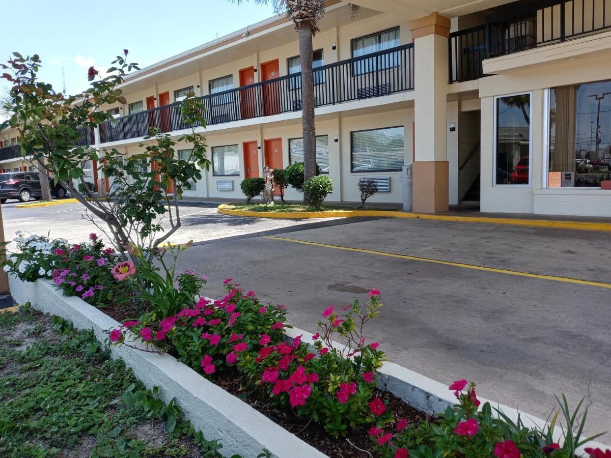 Hole Inn The Wall Hotel - Fort Walton Beach - Sunset Plaza - Nearby Beaches & Hurlburt Экстерьер фото