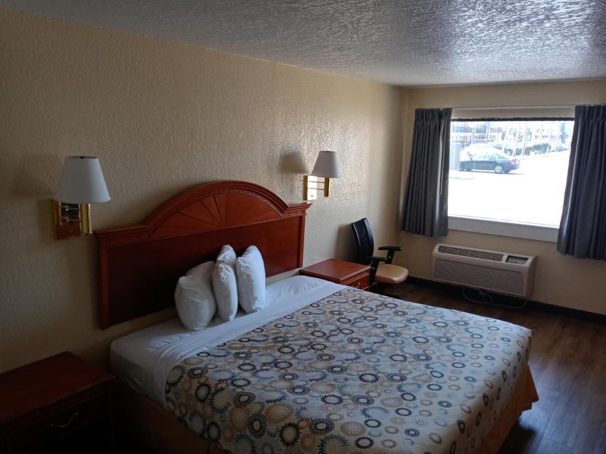 Hole Inn The Wall Hotel - Fort Walton Beach - Sunset Plaza - Nearby Beaches & Hurlburt Экстерьер фото