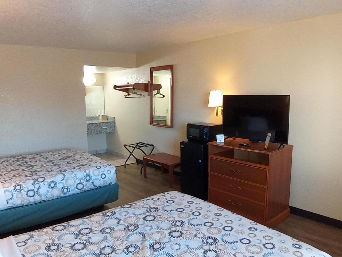 Hole Inn The Wall Hotel - Fort Walton Beach - Sunset Plaza - Nearby Beaches & Hurlburt Экстерьер фото