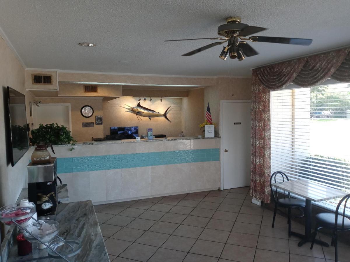Hole Inn The Wall Hotel - Fort Walton Beach - Sunset Plaza - Nearby Beaches & Hurlburt Экстерьер фото