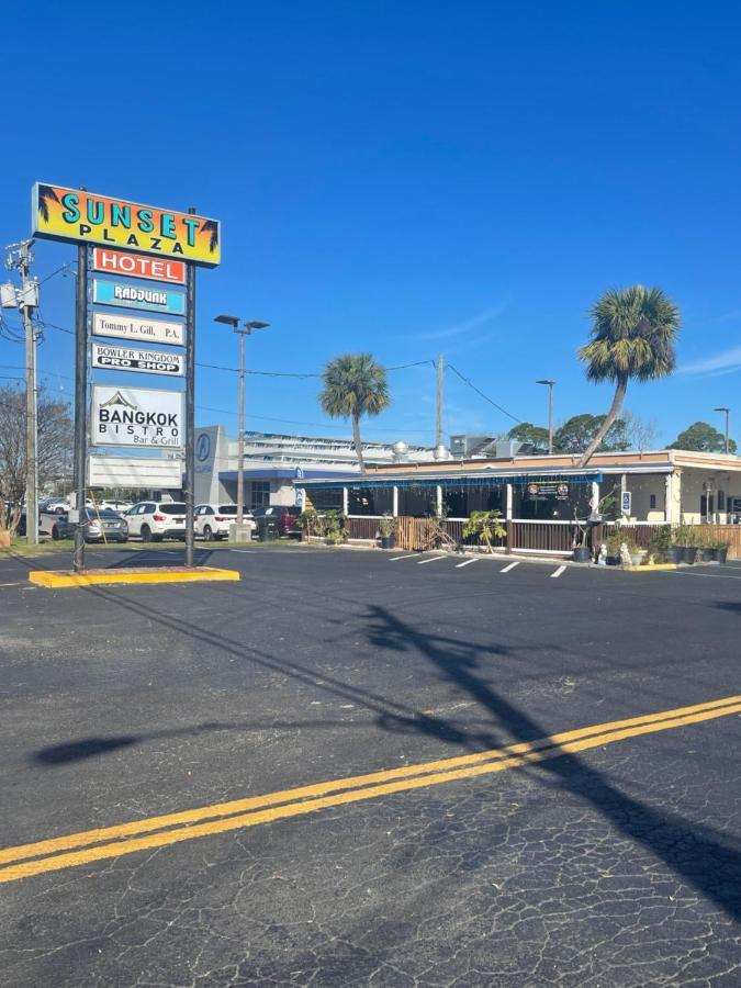 Hole Inn The Wall Hotel - Fort Walton Beach - Sunset Plaza - Nearby Beaches & Hurlburt Экстерьер фото