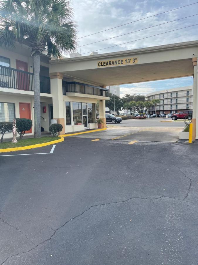 Hole Inn The Wall Hotel - Fort Walton Beach - Sunset Plaza - Nearby Beaches & Hurlburt Экстерьер фото