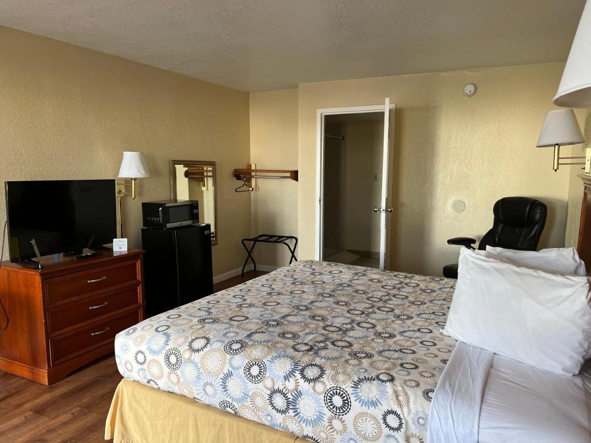 Hole Inn The Wall Hotel - Fort Walton Beach - Sunset Plaza - Nearby Beaches & Hurlburt Экстерьер фото