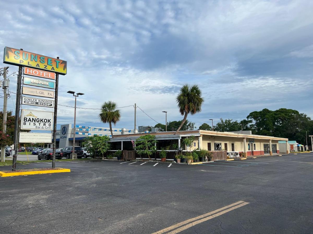 Hole Inn The Wall Hotel - Fort Walton Beach - Sunset Plaza - Nearby Beaches & Hurlburt Экстерьер фото