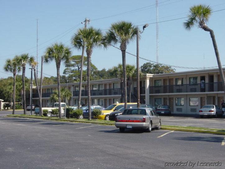 Hole Inn The Wall Hotel - Fort Walton Beach - Sunset Plaza - Nearby Beaches & Hurlburt Экстерьер фото