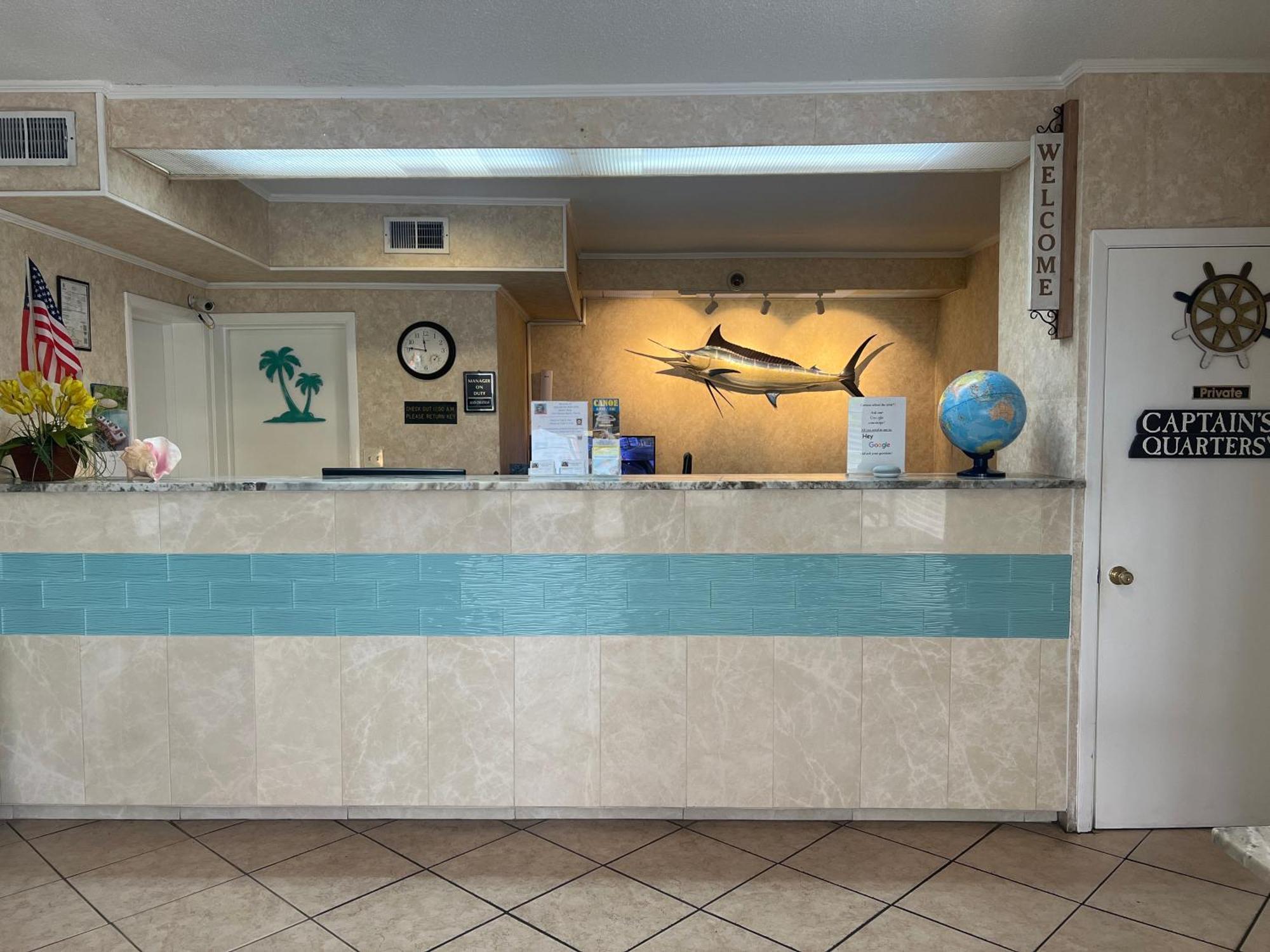 Hole Inn The Wall Hotel - Fort Walton Beach - Sunset Plaza - Nearby Beaches & Hurlburt Экстерьер фото