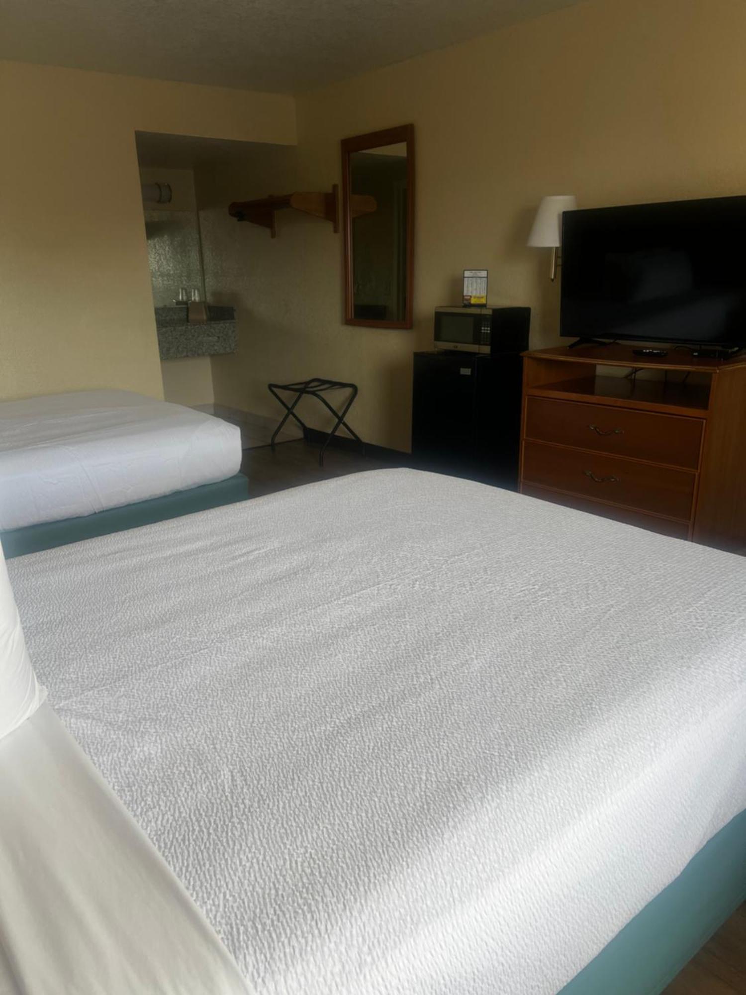 Hole Inn The Wall Hotel - Fort Walton Beach - Sunset Plaza - Nearby Beaches & Hurlburt Экстерьер фото