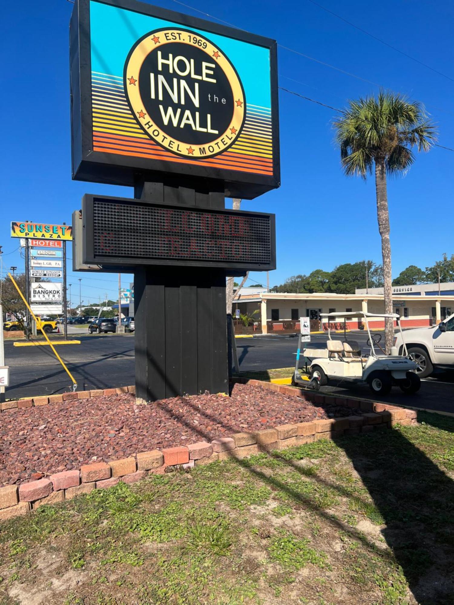 Hole Inn The Wall Hotel - Fort Walton Beach - Sunset Plaza - Nearby Beaches & Hurlburt Экстерьер фото