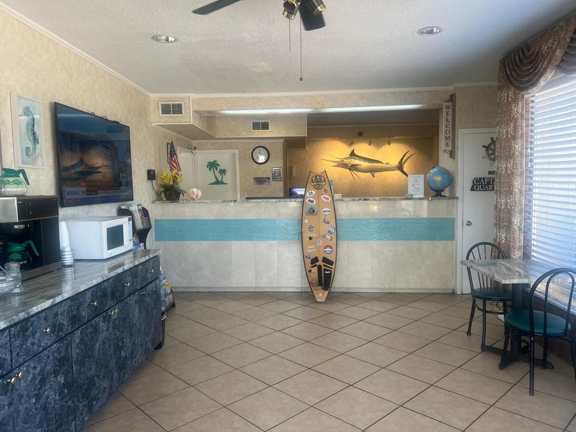 Hole Inn The Wall Hotel - Fort Walton Beach - Sunset Plaza - Nearby Beaches & Hurlburt Экстерьер фото