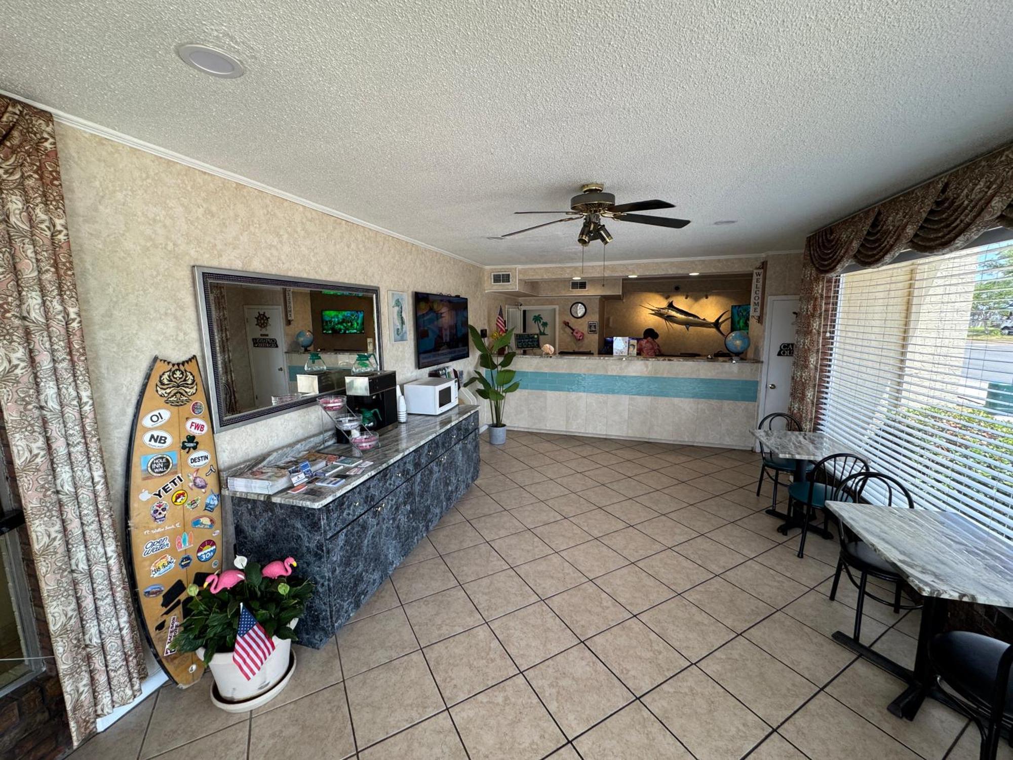 Hole Inn The Wall Hotel - Fort Walton Beach - Sunset Plaza - Nearby Beaches & Hurlburt Экстерьер фото