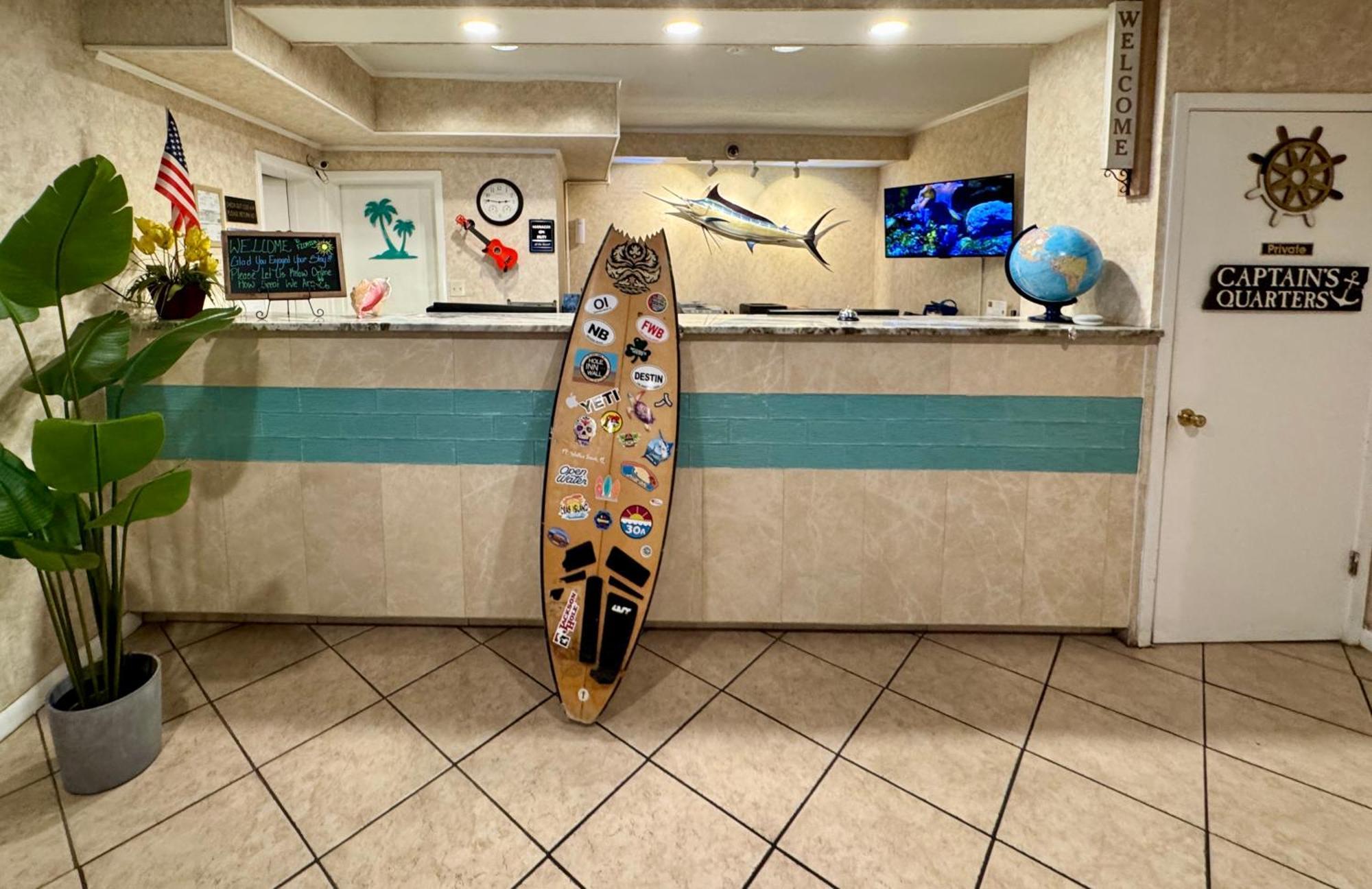 Hole Inn The Wall Hotel - Fort Walton Beach - Sunset Plaza - Nearby Beaches & Hurlburt Экстерьер фото