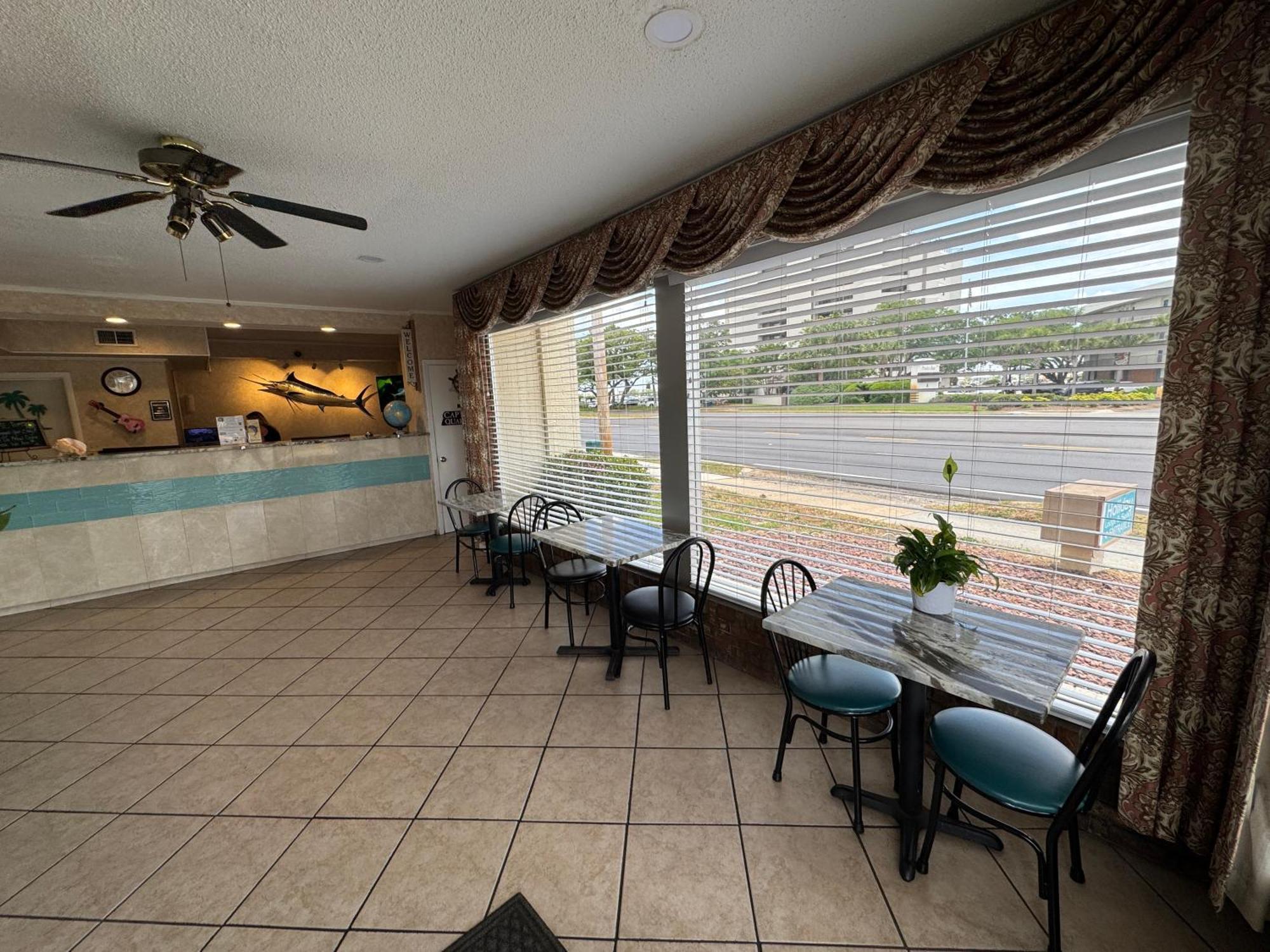 Hole Inn The Wall Hotel - Fort Walton Beach - Sunset Plaza - Nearby Beaches & Hurlburt Экстерьер фото
