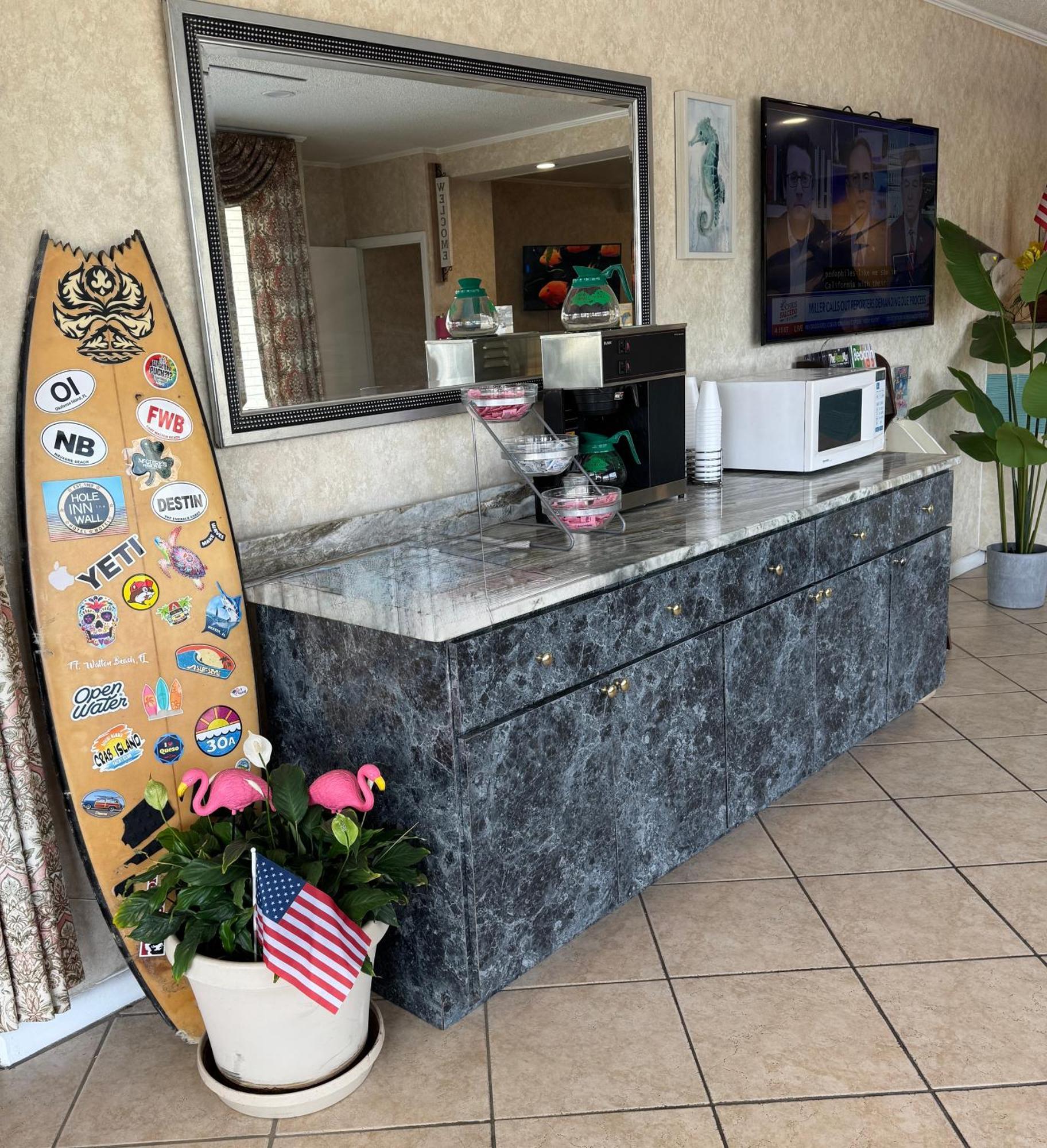 Hole Inn The Wall Hotel - Fort Walton Beach - Sunset Plaza - Nearby Beaches & Hurlburt Экстерьер фото