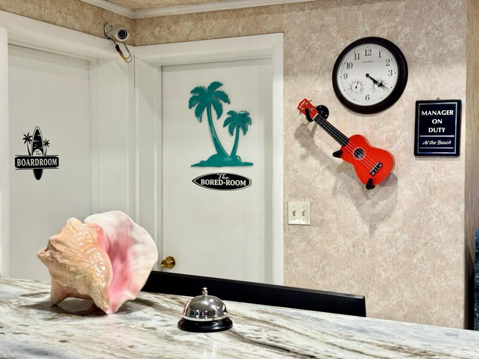 Hole Inn The Wall Hotel - Fort Walton Beach - Sunset Plaza - Nearby Beaches & Hurlburt Экстерьер фото